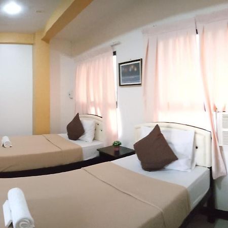 Amax Inn Cebu Мандау Сити Екстериор снимка