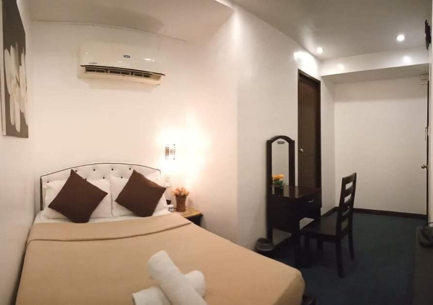 Amax Inn Cebu Мандау Сити Екстериор снимка