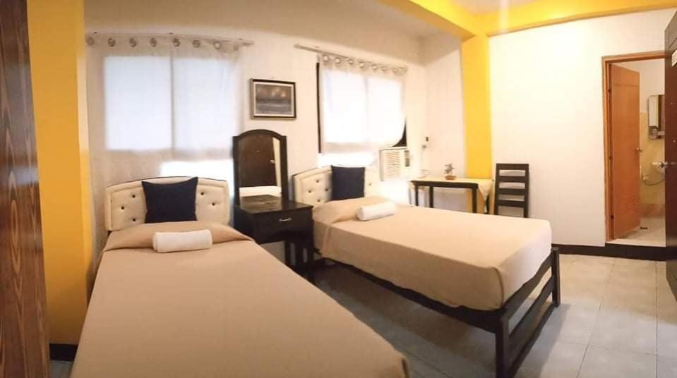 Amax Inn Cebu Мандау Сити Екстериор снимка