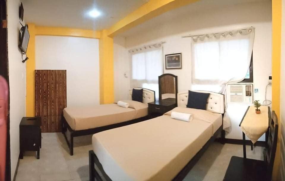 Amax Inn Cebu Мандау Сити Екстериор снимка