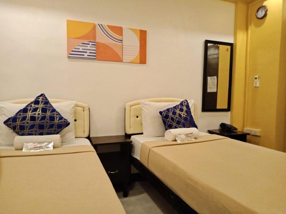 Amax Inn Cebu Мандау Сити Екстериор снимка