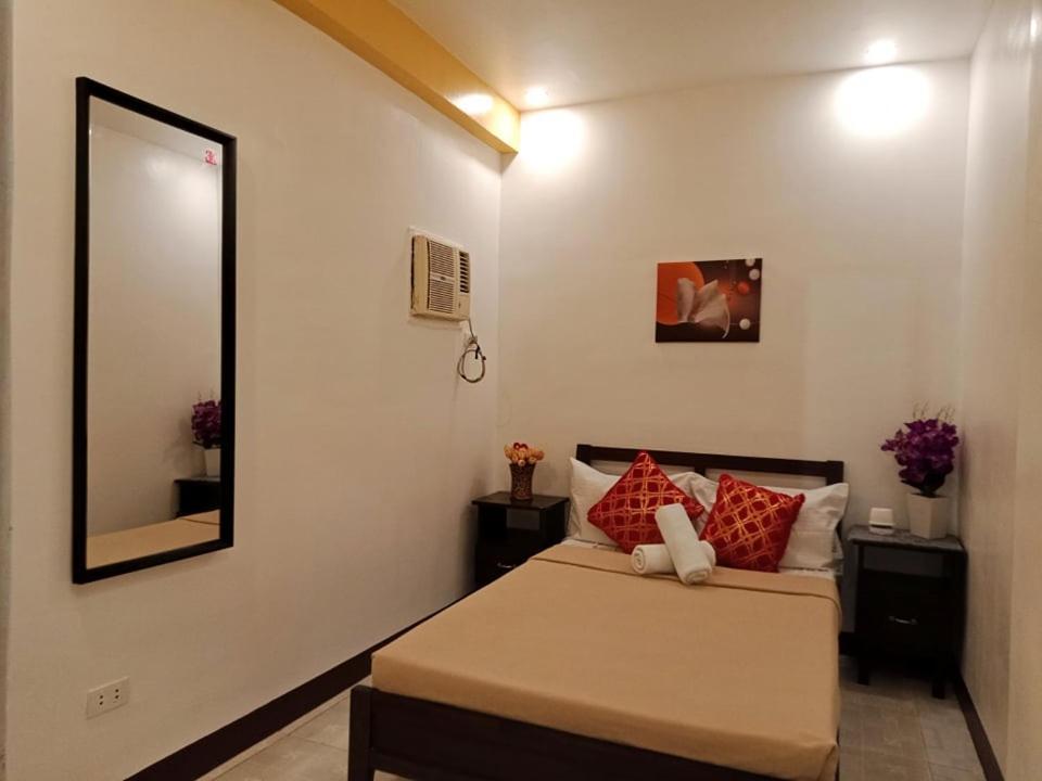Amax Inn Cebu Мандау Сити Екстериор снимка