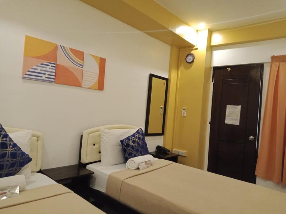 Amax Inn Cebu Мандау Сити Екстериор снимка