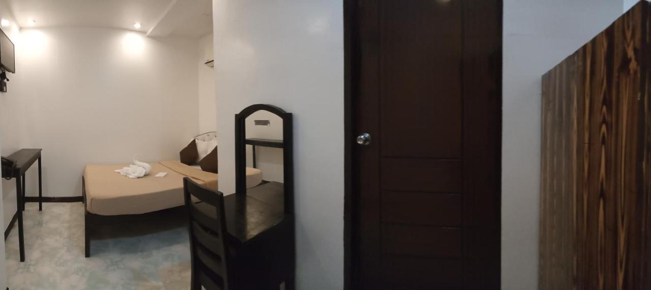 Amax Inn Cebu Мандау Сити Екстериор снимка