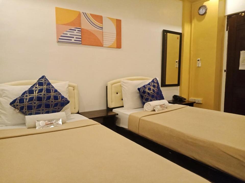 Amax Inn Cebu Мандау Сити Екстериор снимка