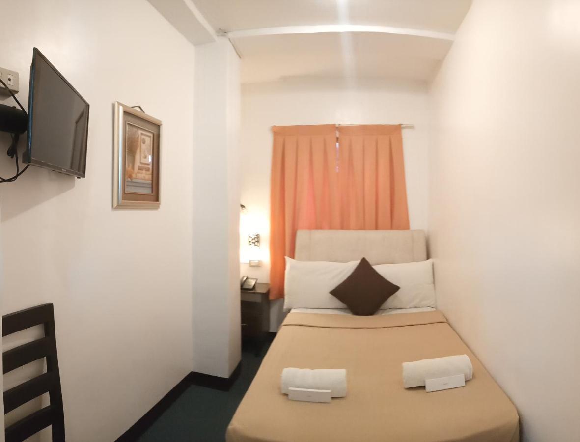Amax Inn Cebu Мандау Сити Екстериор снимка