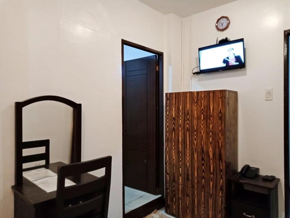 Amax Inn Cebu Мандау Сити Екстериор снимка
