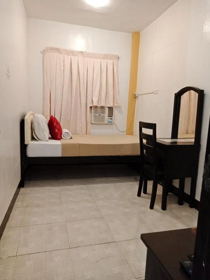 Amax Inn Cebu Мандау Сити Екстериор снимка