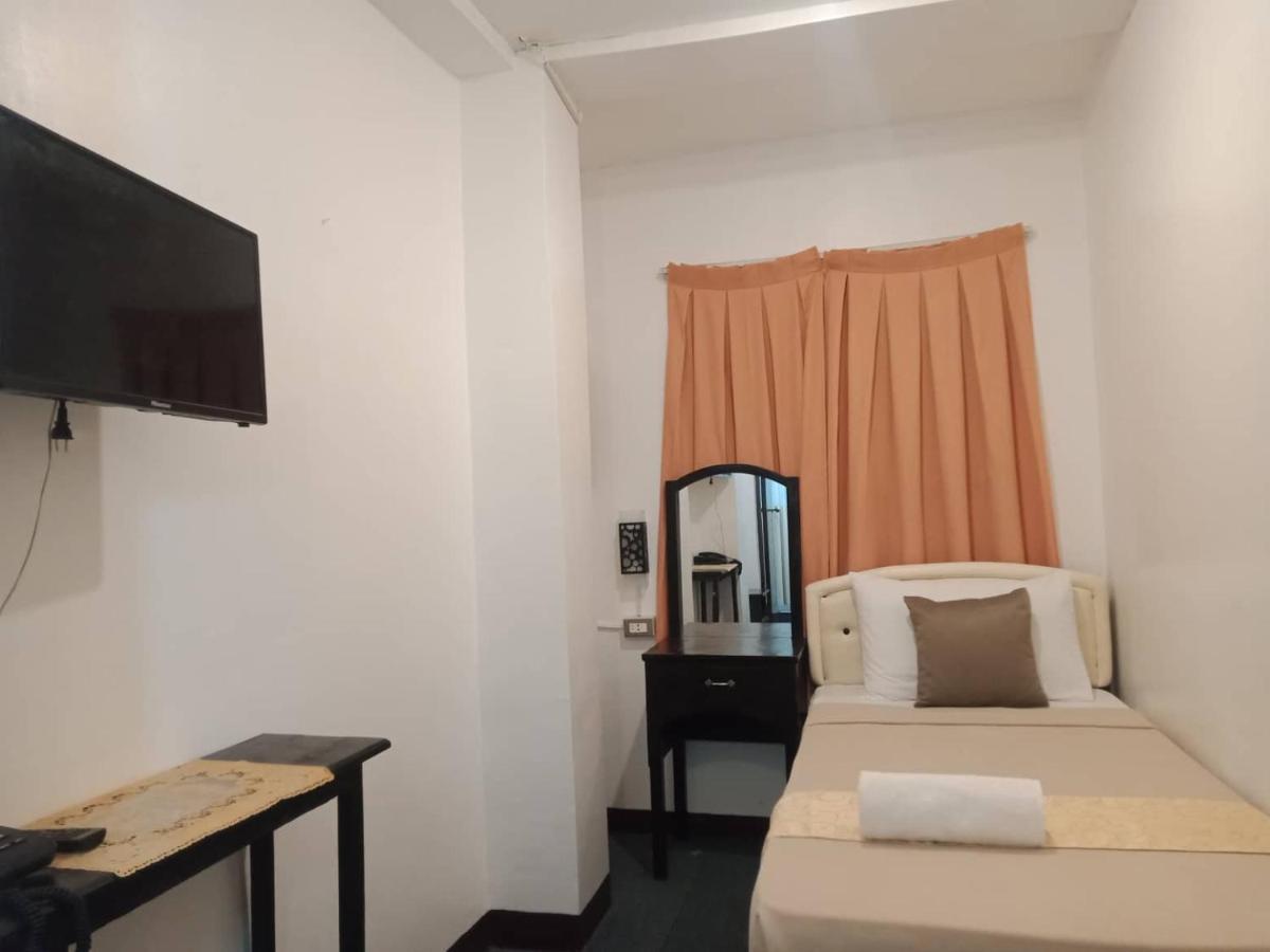 Amax Inn Cebu Мандау Сити Екстериор снимка