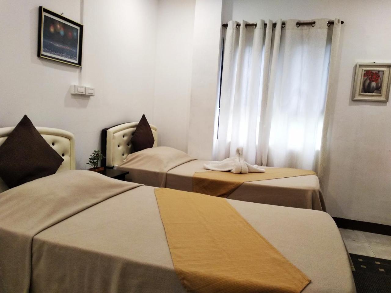 Amax Inn Cebu Мандау Сити Екстериор снимка