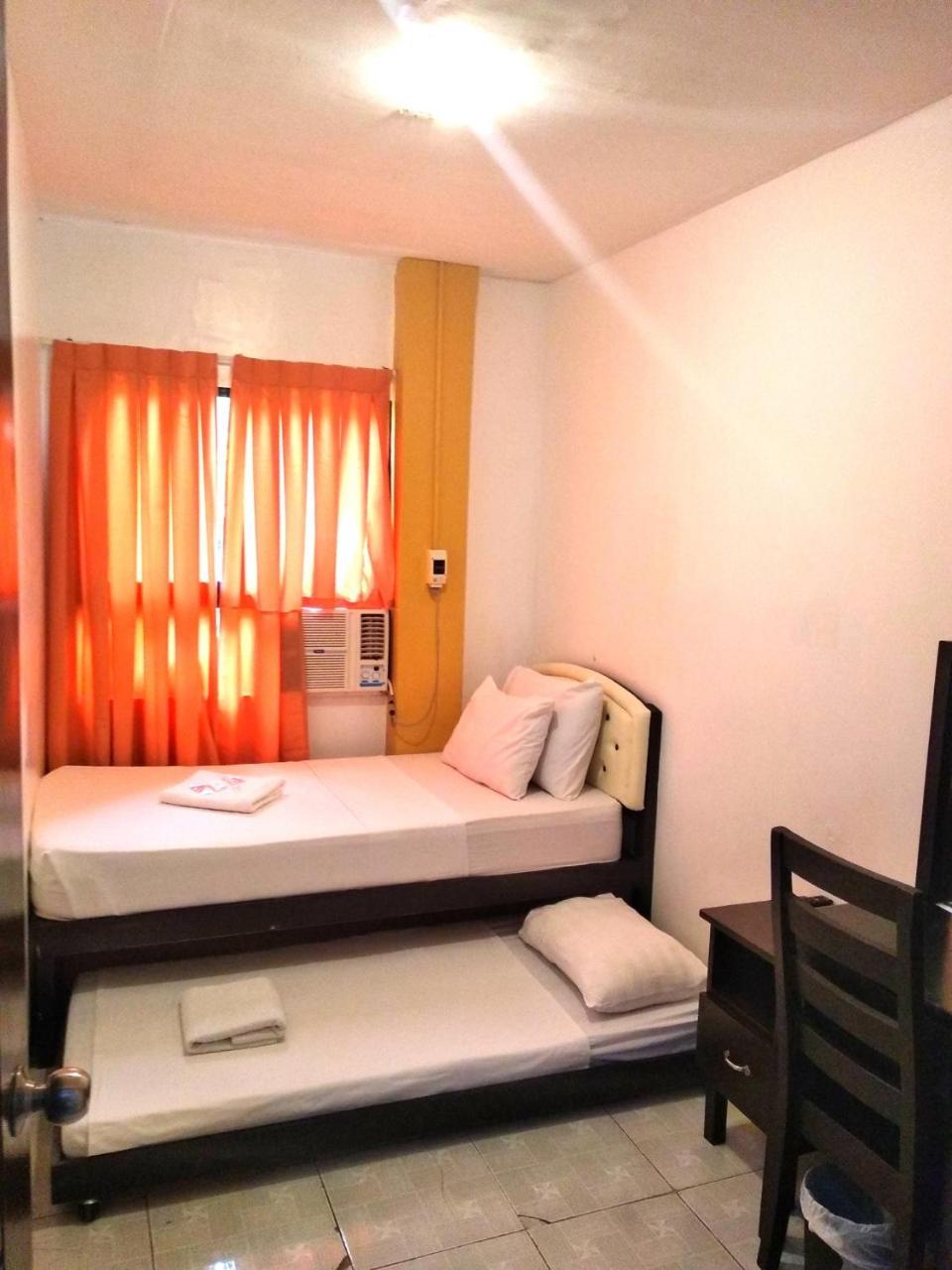 Amax Inn Cebu Мандау Сити Екстериор снимка
