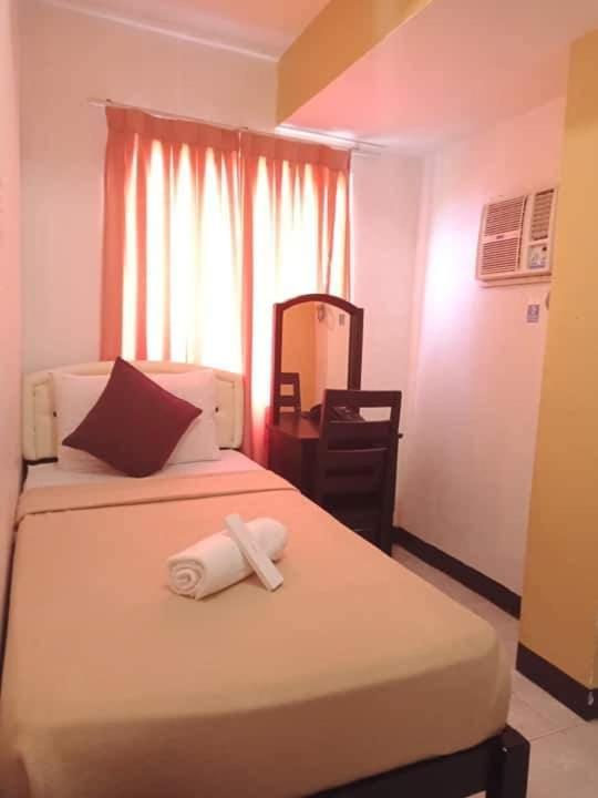 Amax Inn Cebu Мандау Сити Екстериор снимка