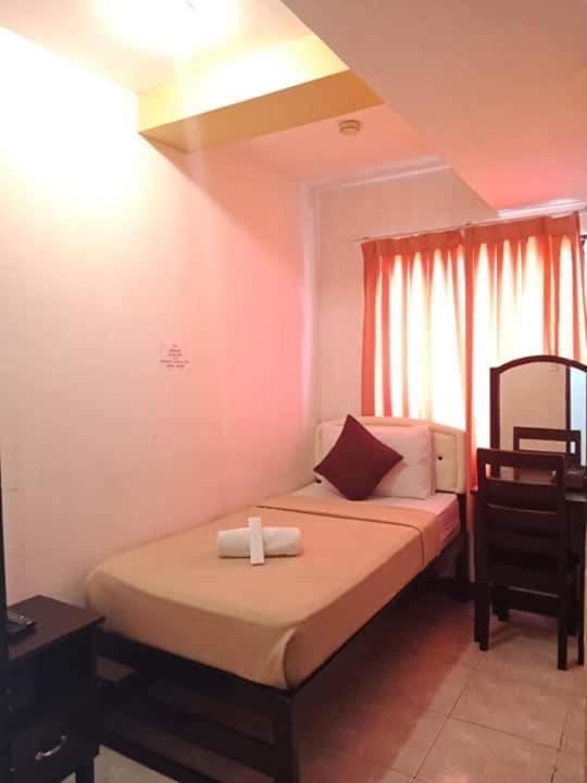 Amax Inn Cebu Мандау Сити Екстериор снимка