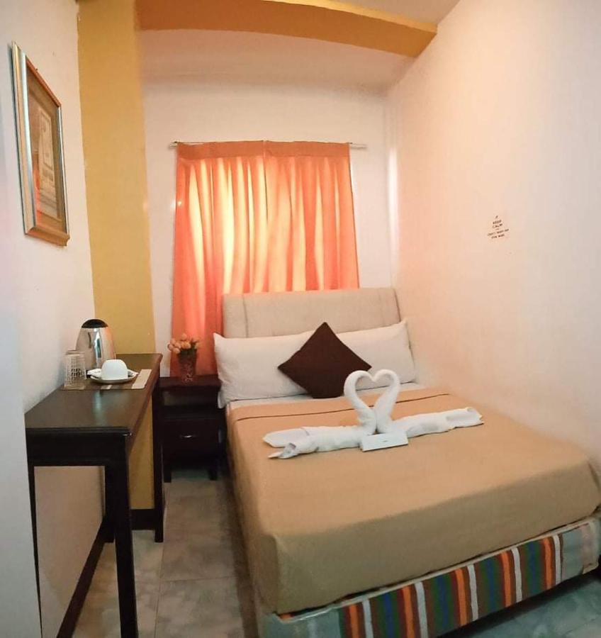 Amax Inn Cebu Мандау Сити Екстериор снимка