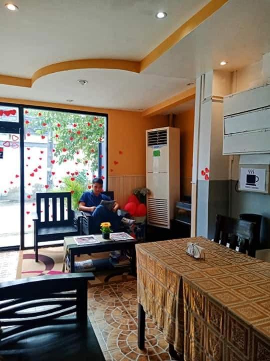 Amax Inn Cebu Мандау Сити Екстериор снимка